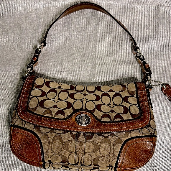 COACH HANDBAG HAND HELD WITH STRAP, BROWN AND TAN COLOR IN GOOD CONDITION. - Picture 2 of 5